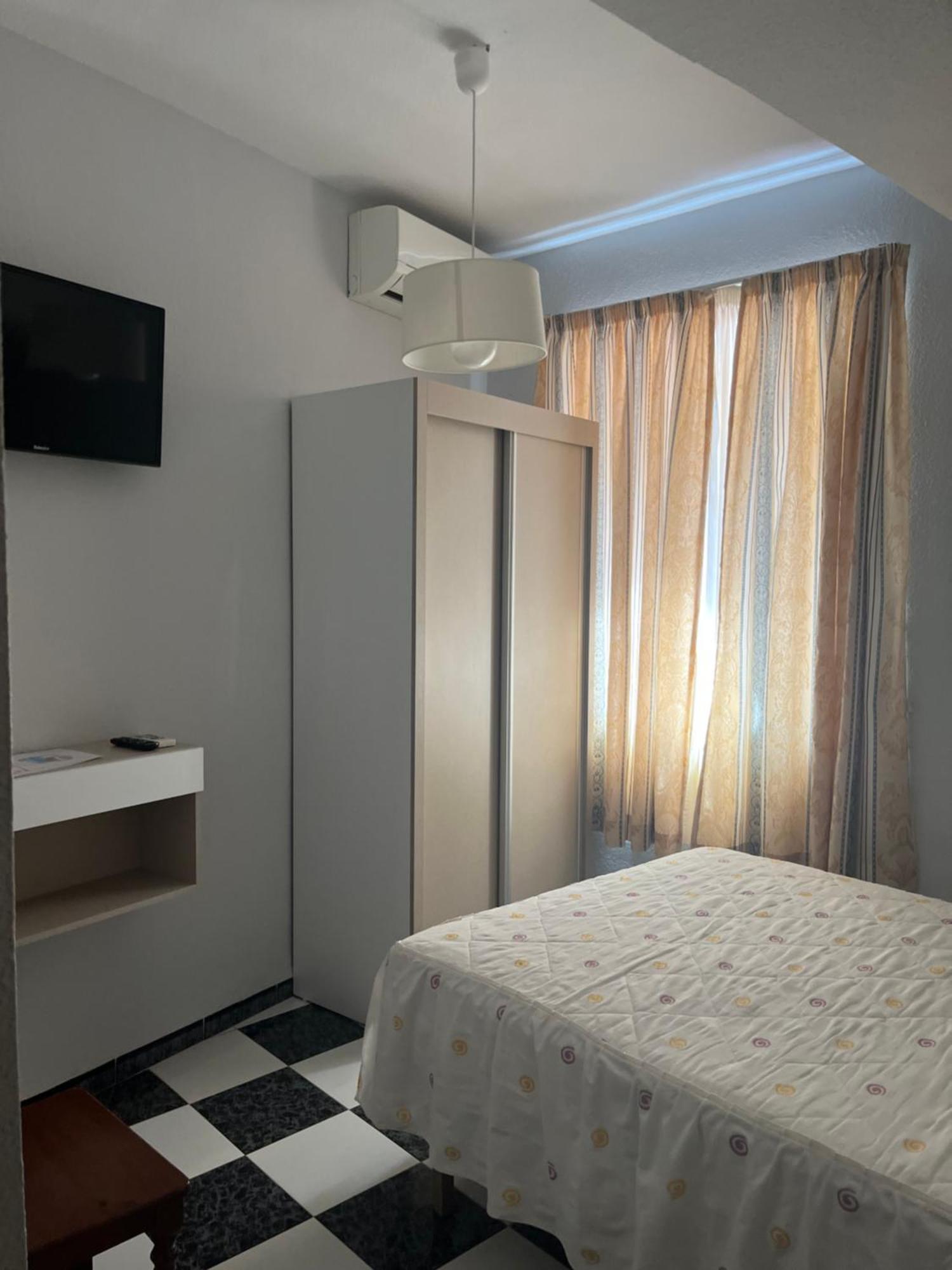 Hostal Plaza Damasco Almuñécar Esterno foto